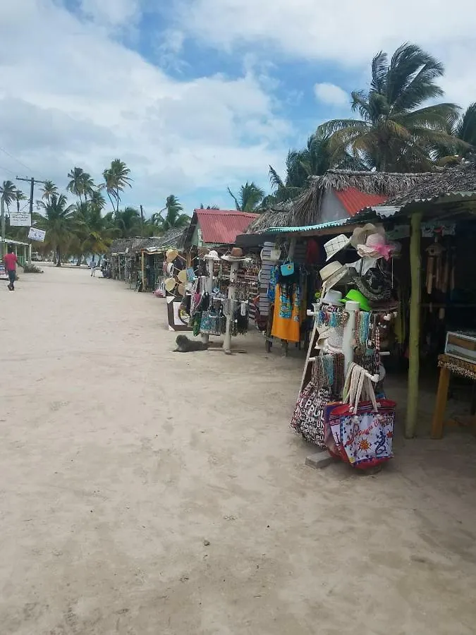 Isla Saona Vandrarhem Mano Juan 0*,